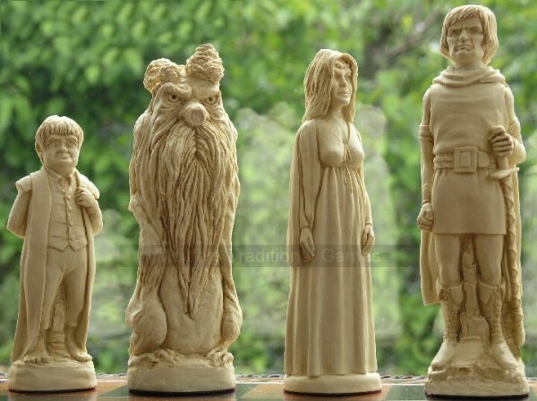 Lord of the Rings Berkeley Chess Set with 5 inch King