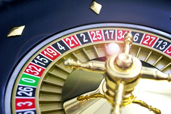 36cm Wooden Roulette Wheel with Metal Wheelhead (Balls Included)