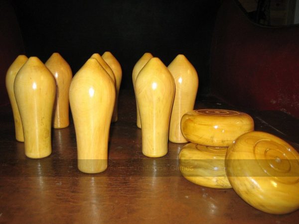Set of Boxwood skittle Pins & Cheeses - Northamptonshire style
