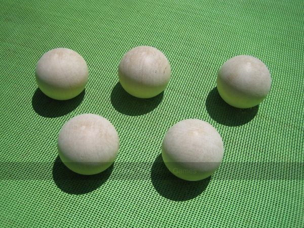 Set of 100 Extra-light Coconut Shy Balls (Birch, 2 inch, 30g)