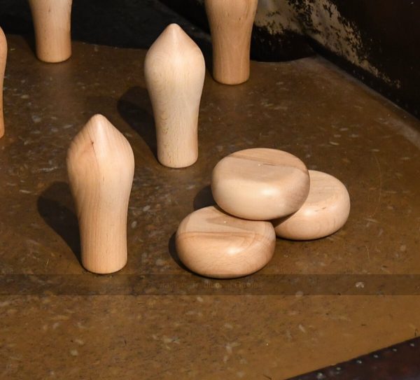 Set of Northamptonshire skittle pins and cheeses (Beech)