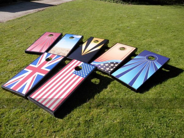 Cornhole - Half Deluxe Set (1 board, 8 bags)