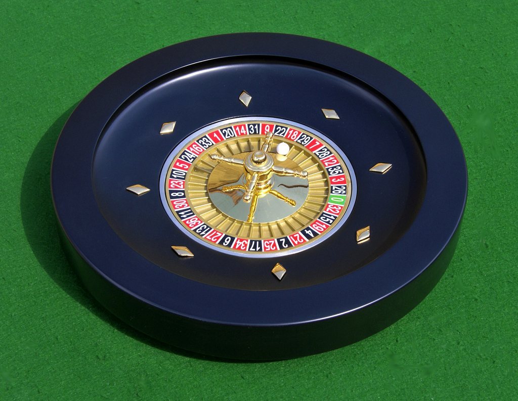 36cm Wooden Roulette Wheel with Metal Wheelhead (Balls Included)