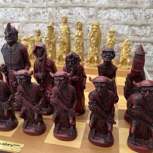 Lord of the Rings Berkeley Chess Set with 5 inch King