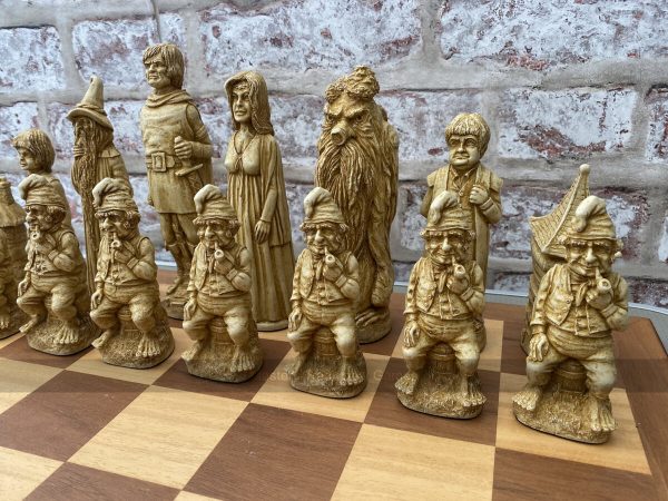 Lord of the Rings Berkeley Chess Set with 5 inch King