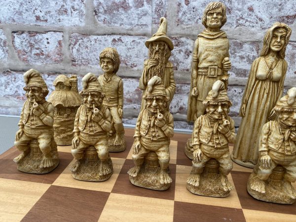Lord of the Rings Berkeley Chess Set with 5 inch King